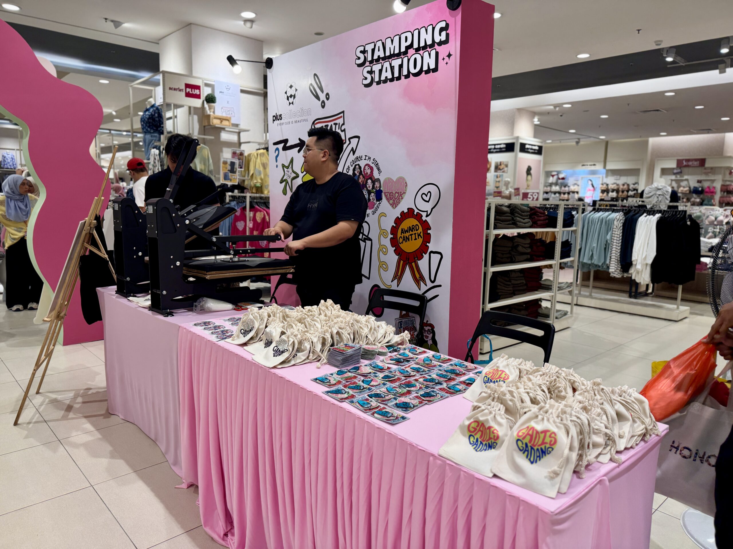 Guest choosing designs for instant heat transfer printing at AEON event